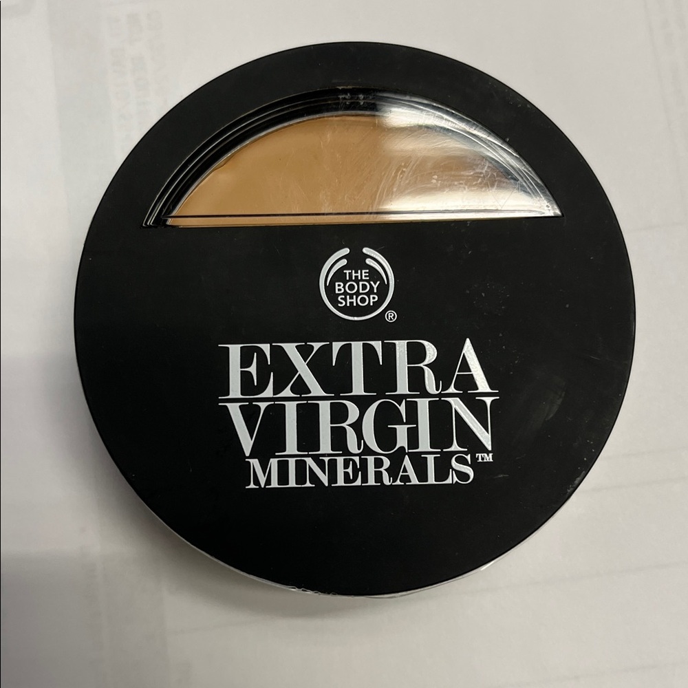 The body shop extra virgin minerals cream compact